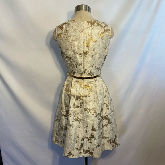 Ellen Tracy sleeveless gold and off white dress - Picture 3 of 7